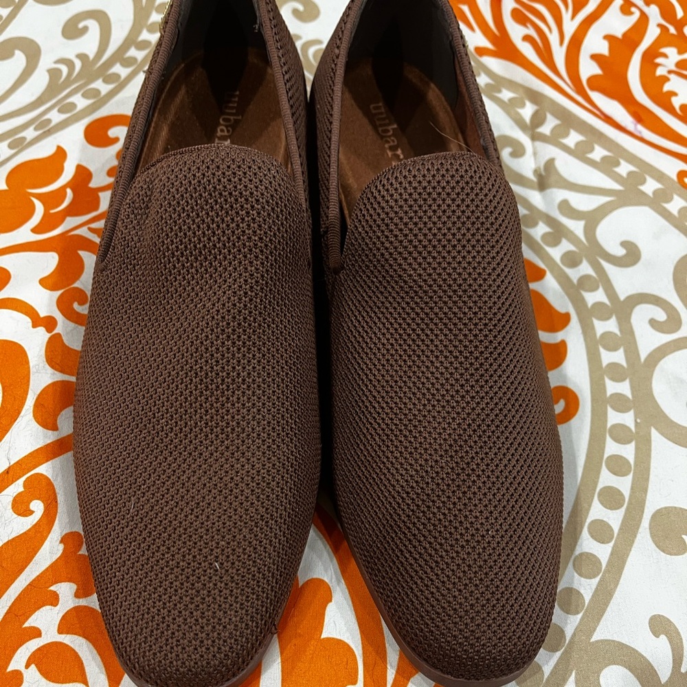 Mens Uubaris size 9.5 loafer, brown.